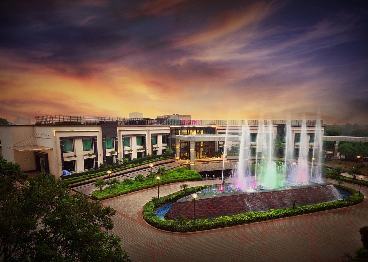 City Park Resort Bahādurgarh Exterior photo