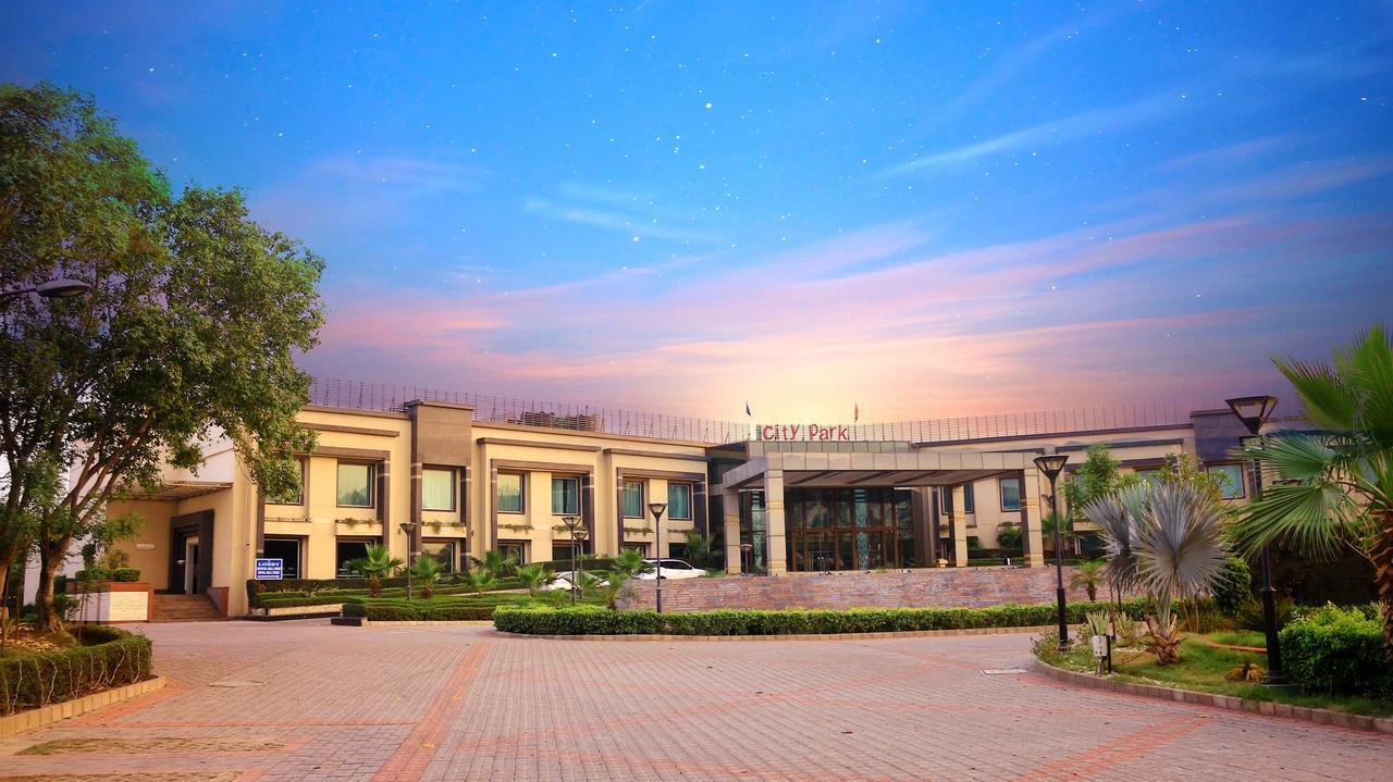 City Park Resort Bahādurgarh Exterior photo